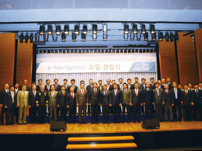 2015년 4월 14일 해양수산부 주최로 열린 e-Navigation포럼 참여. e-Navigation은 인적 과실에 의한 해양사고 예방을 위해 기존 선박운항체계에 정보통신기술이 융·복합된 새로운 시스템으로 2019년부터 국제적으로 도입될 예정이다